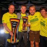ADAC GT Masters, Meisterfeier, Indy Dontje (Zweiter von rechts)