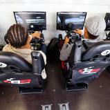 Die Zuschauer können am Lausitzring Rennsimulatoren von RaceRoom ausprobieren