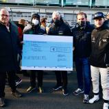 Die Teams des ADAC GT Masters spendeten 50.000 Euro für die Flutopfer in der Eifel