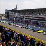 Rekordkulisse beim ADAC GT Masters in Oschersleben: 28.000 Fans verfolgten den Saisonauftakt
