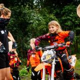 Mädchen und Jungs in einem Alter von 6 bis 13 Jahren können an dem Motocross-Schnupperkurs teilnehmen
