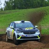 Rollige Angelegenheit: Auch in Lettland muss sich der Corsa Rally4 auf Schotter beweisen