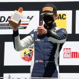 Glücklicher Sieger: Luke Browning gewann das dritte Formel-4-Rennen in Spielberg