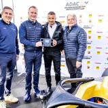ADAC Motorsportchef Thomas Voss, ADAC Vorstand Lars Soutschka, Tatuus CEO Giovanni Delfino, ADAC Automobilreferent Jürgen Fabry (v.l.)