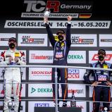 Siegerehrung Rennen 2: v.l. Dominik Fugel, Luca Engstler, Nico Gruber