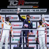 Siegerehrung Rennen 2: v.l. Dominik Fugel, Luca Engstler, Nico Gruber
